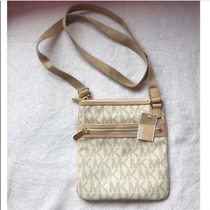 Michael Kors Jet Set Large Crossbody in Vanilla